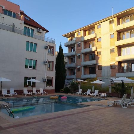 Apartment In Complex Tara Ravda Esterno foto