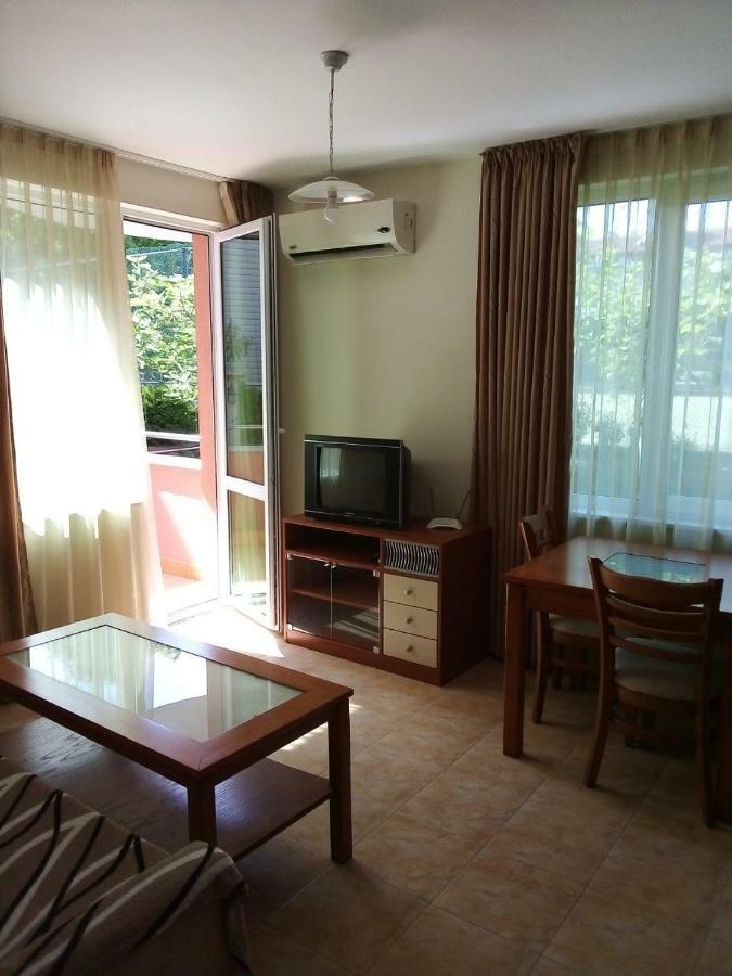 Apartment In Complex Tara Ravda Esterno foto